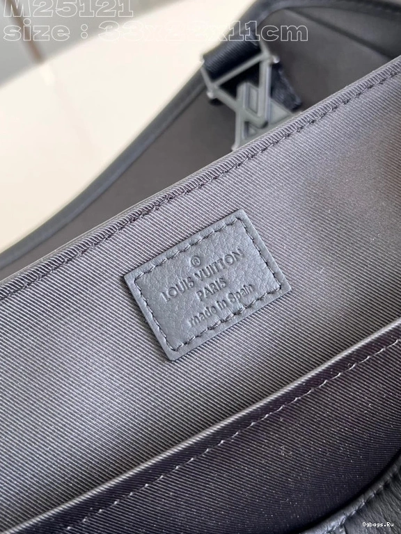 Messenger PM-33*22.5*11CM LOUIS VUITTON Voyager 0124